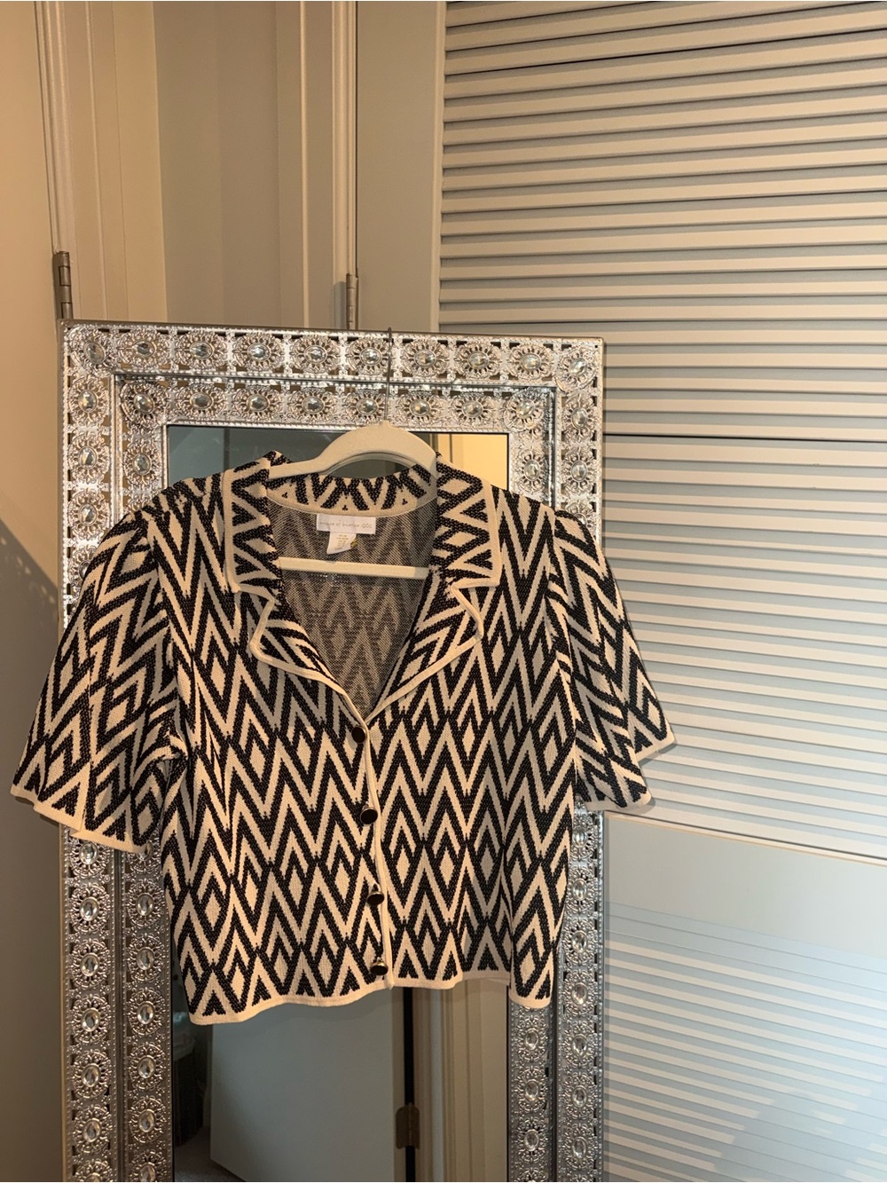 House of Harlow 1960 Black & Cream Geometric Button-Front Top